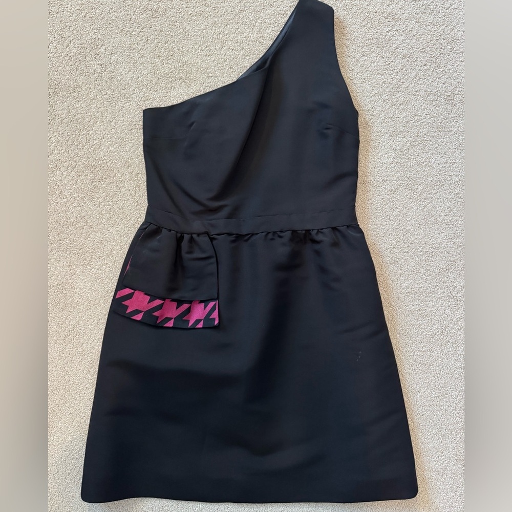 Britt Ryan size 6 One-Shoulder Black Dress with Pink Accent